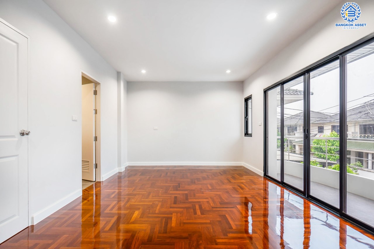 บ้านมือสองตกแต่งใหม่ ม.ศุภาลัย ออร์คิดปาร์ค2 ปิ่นเกล้า-ใกล้ถ.กาญจนาภิเษก หลังมุม ดีไซน์หรูหรา เนื้อที่ 58.9 ตร.ว. ฟังก์ชัน 3 ห้องนอน 4 ห้องน้ำ 1 ห้องแม่บ้าน จอดรถได้ 2 คัน บนทำเลเดินทางสะดวก เชื่อมต่อหลายเส้นทาง และเดอะมอลล์บางแค ทางด่วน "กาญจนาภิเษก" และรถไฟฟ้า "สถานีภาษีเจริญ"